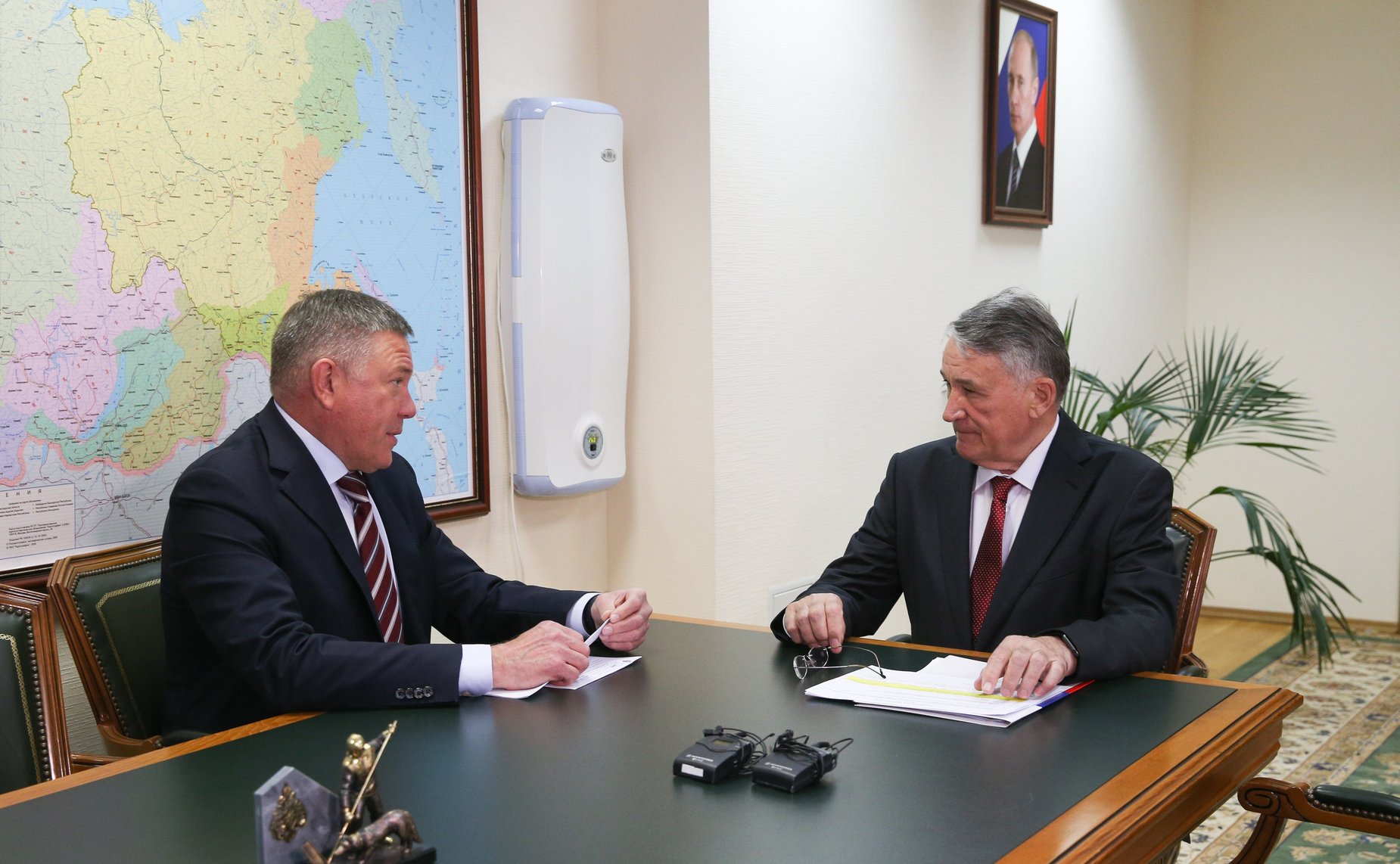 Юрий Воробьев провел рабочую встречу с губернатором Вологодской области Олегом Кувшинниковым
