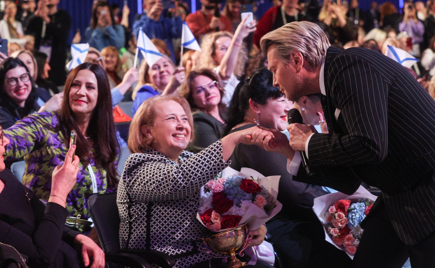 В рамках Всероссийского женского форума «Женщины: сохраняем традиции – развиваем Россию» состоялась Торжественная церемония награждения лауреатов премии «По зову женского сердца»