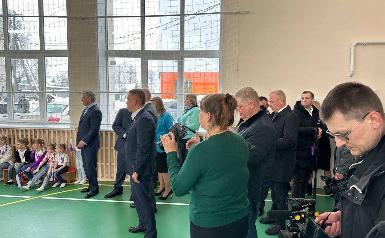Айрат Гибатдинов встретился с предпринимателями, педагогическими коллективами, проверил ход строительства физкультурно-оздоровительного комплекса в ходе поездки в регион
