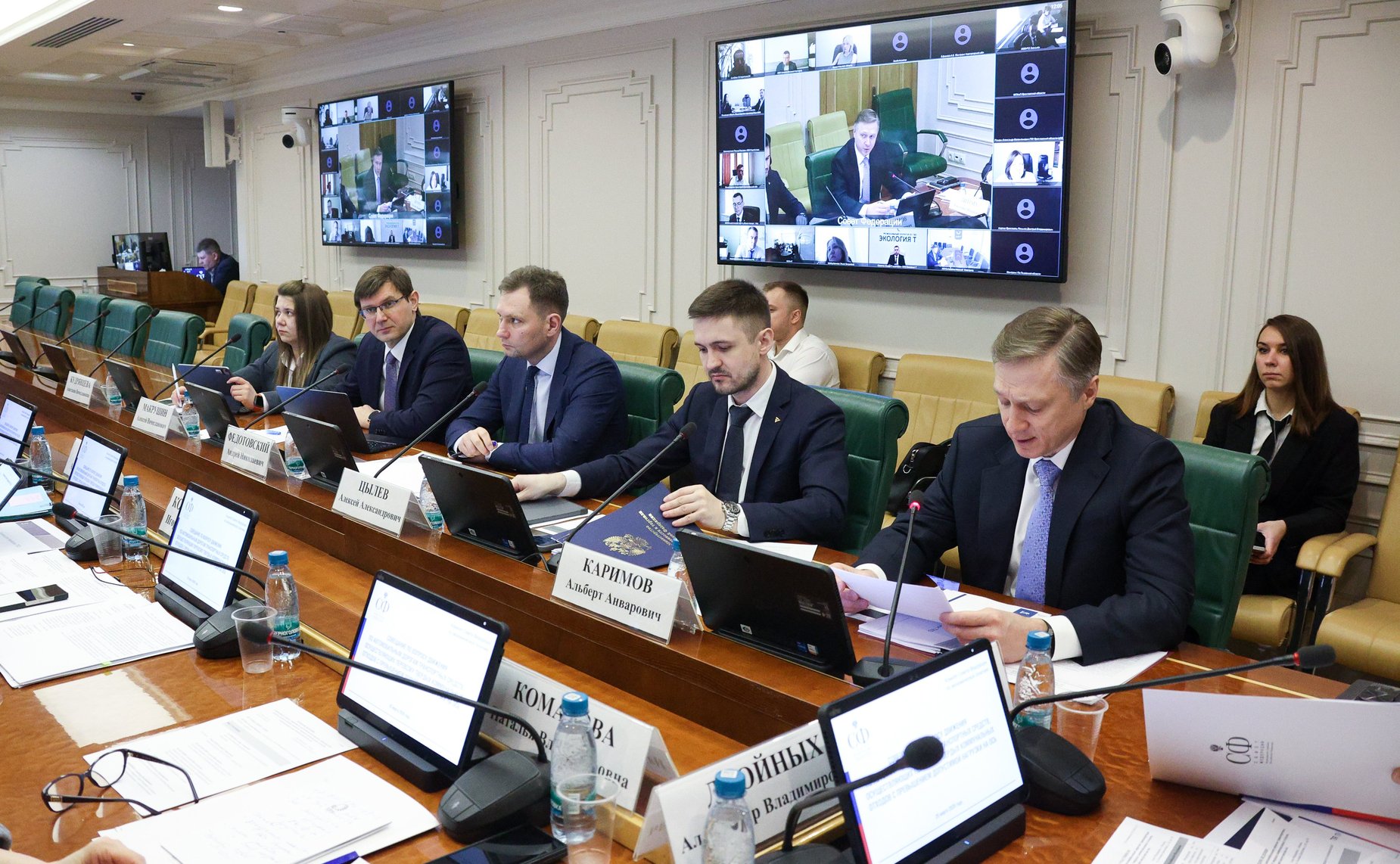 Совещание Комитета СФ по экономической политике по вопросу движения по автомобильным дорогам транспортных средств, осуществляющих перевозку твердых коммунальных отходов, с превышением допустимой нагрузки на ось