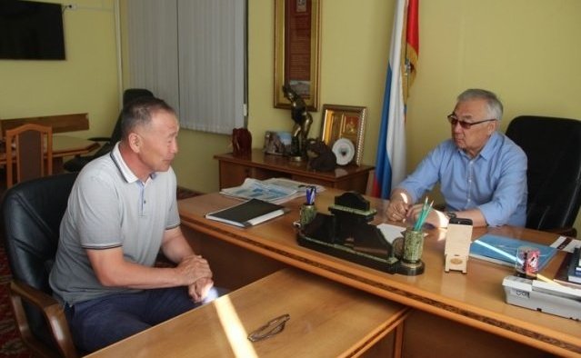 Баир Жамсуев во время рабочей поездки в регион 27 июня провел прием граждан по личным вопросам в поселке Агинское Забайкальского края
