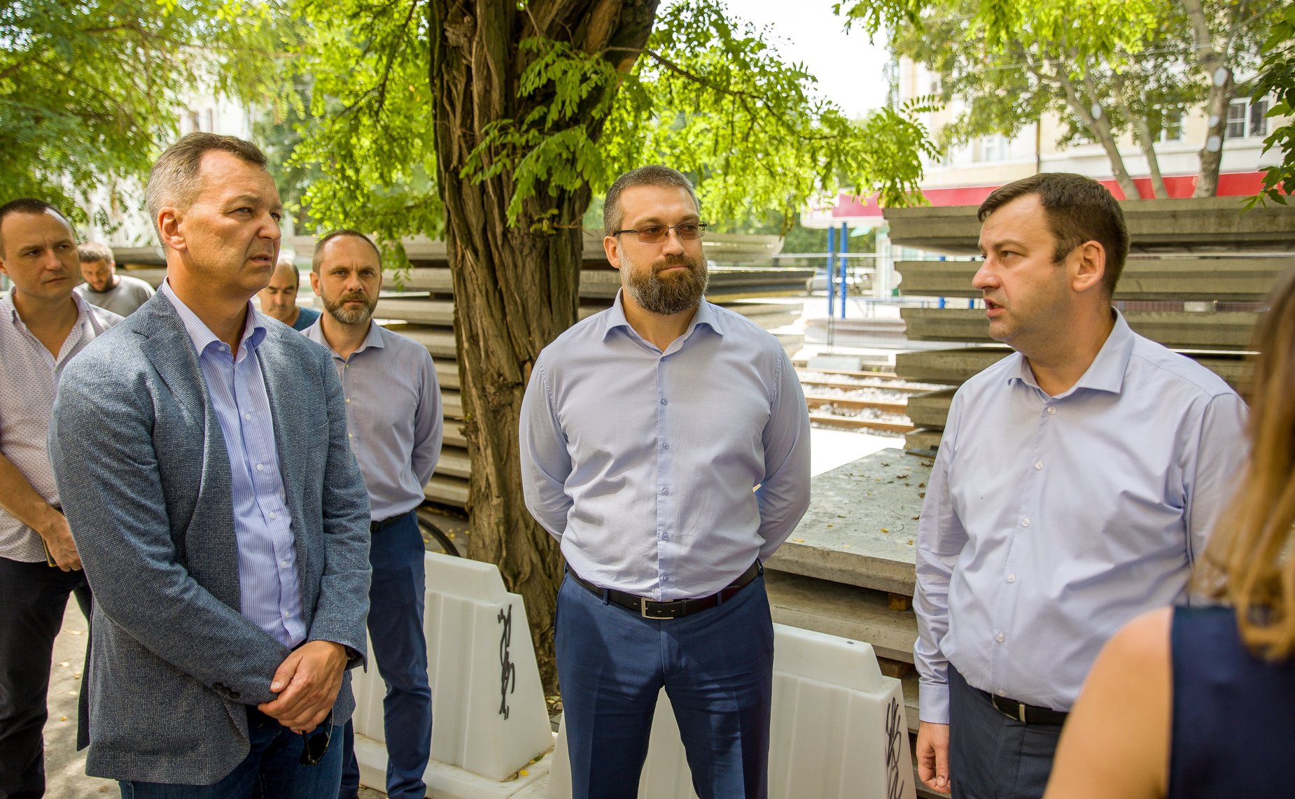 Андрей Яцкин в ходе рабочей поездки в регион посетил город Таганрог и проконтролировал ход работ по реконструкции трамвайной сети и реновации других объектов городской среды