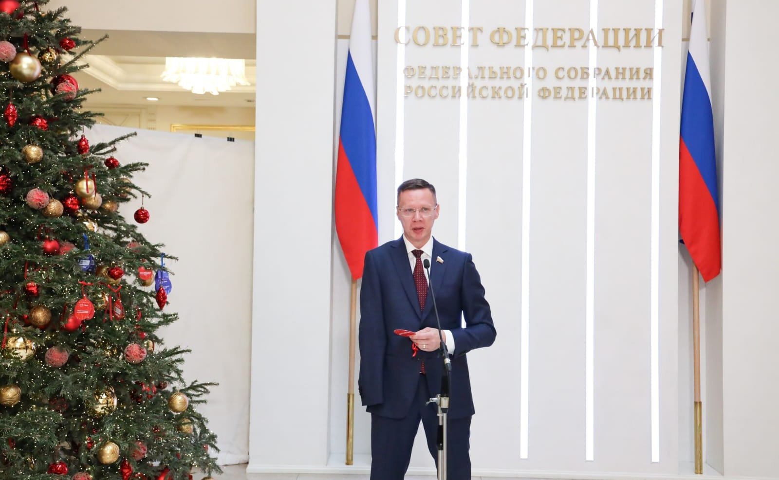 Виталий Назаренкопринял участие в ежегодной благотворительной акции «Елка желаний»