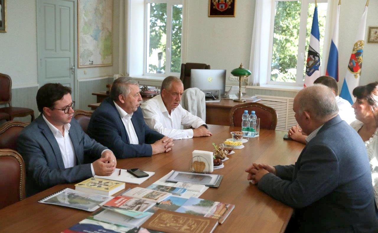 Сергей Митин провел выездное заседание рабочей группы по противодействию незаконному обороту упакованной питьевой воды