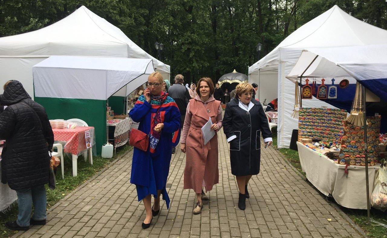 Ольга Хохлова приветствовала участников и гостей фестиваля творчества и ремёсел «Реки-Руки», состоявшегося во Владимире
