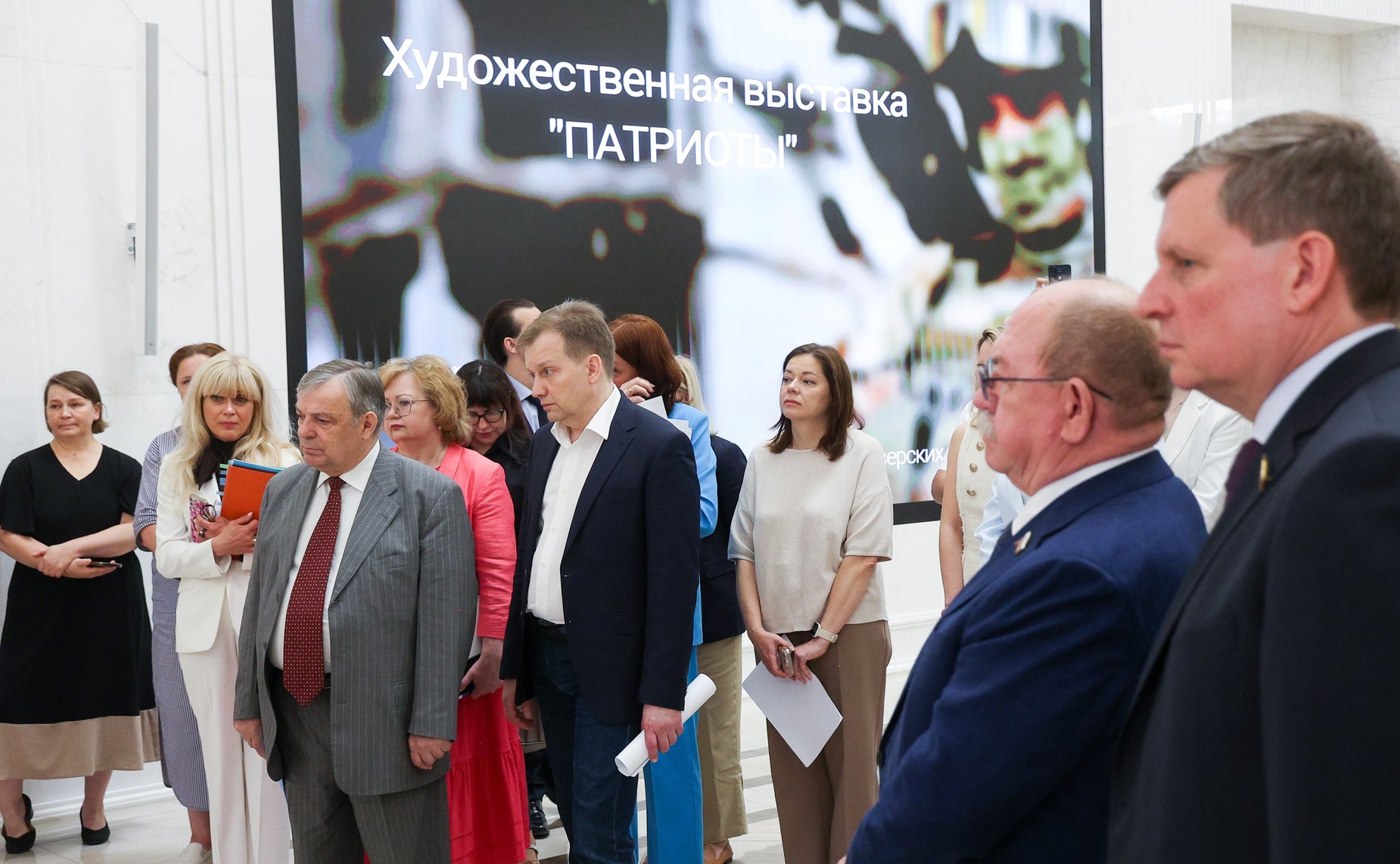 Открытие выставки картин «Патриоты», посвященной подвигам участников специальной военной операции