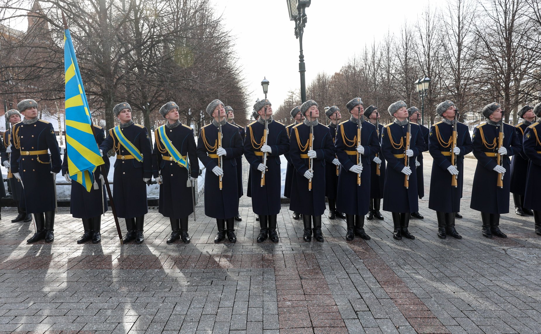 Председатель Совета Федерации Валентина Матвиенко возложила цветы к Могиле Неизвестного Солдата у Кремлевской стены
