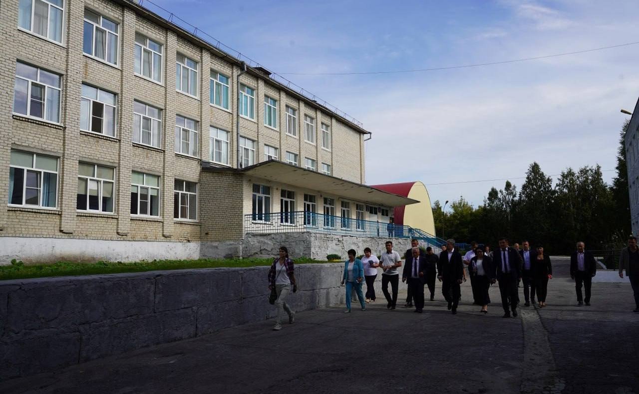 Айрат Гибатдинов вместе с губернатором Алексеем Русских посетил ряд социально значимых объектов Цильнинского района, встретился с жителями и активистами