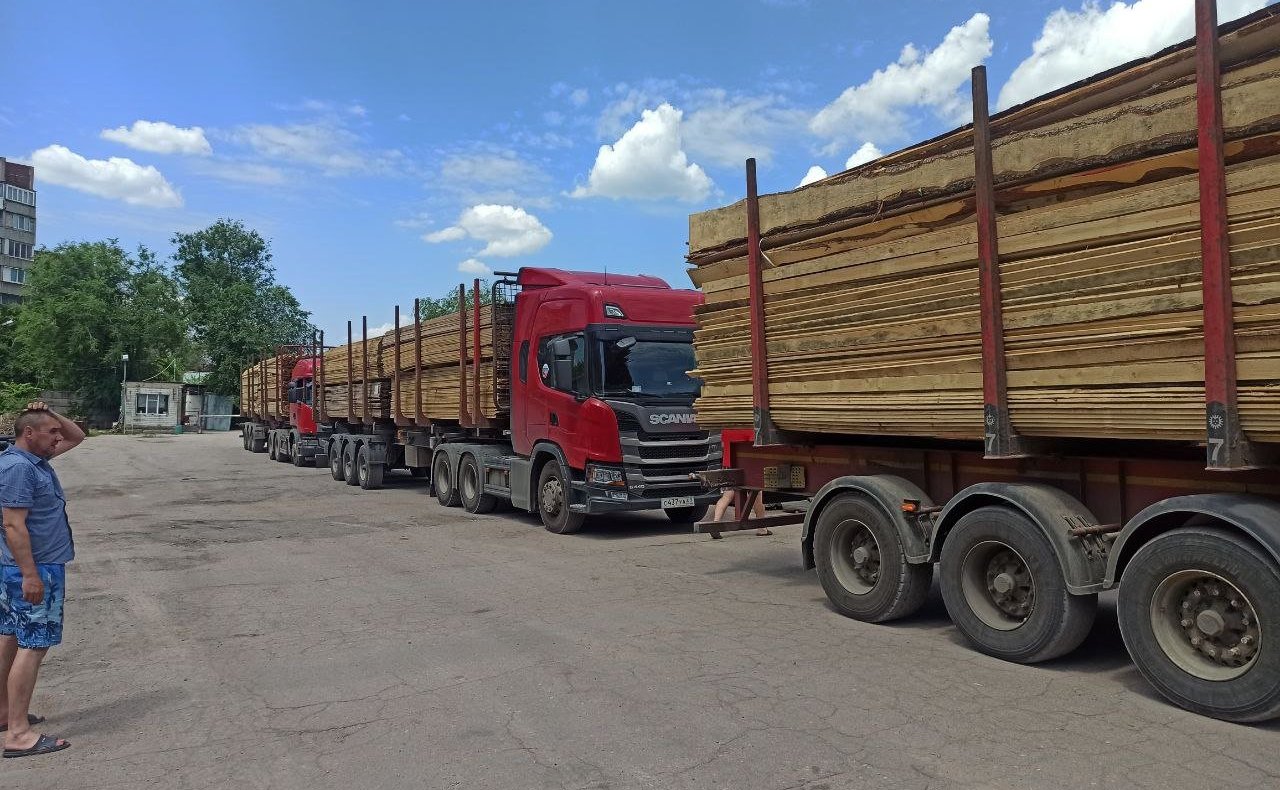 Российские регионы активно включились в работу по оказанию гуманитарной помощи лесоматериалами ДНР и ЛНР