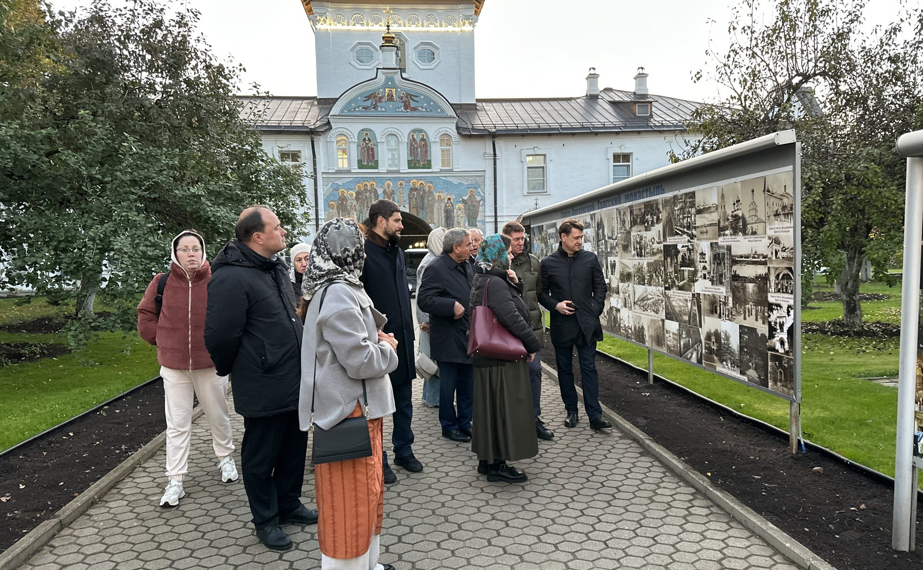 Сенаторы осмотрели площадки, отведенные под реализацию проектов комплексного развития территории и Церковь Иоанна Предтечи в Толчкове