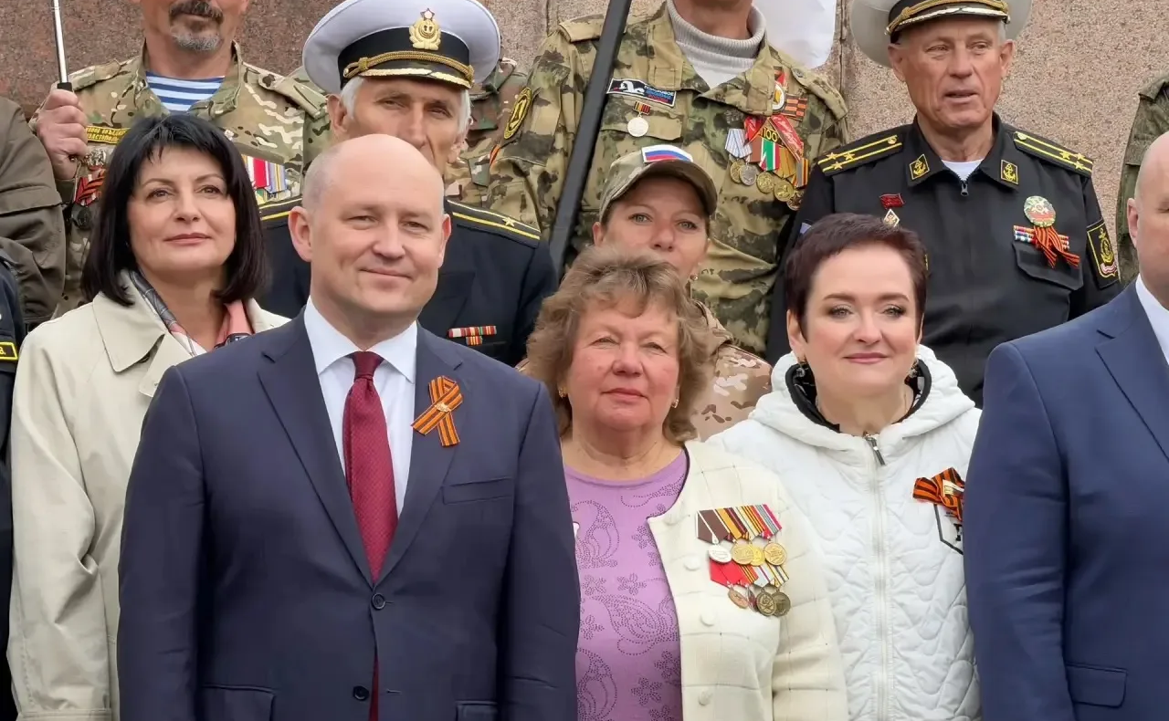 Лариса Мельник приняла участие в торжественной церемонии захоронения останков советских воинов, найденных в ходе поисковых работ. На мемориальном кладбище в посёлке Дергачи с воинскими почестями были захоронены 143 защитника Севастополя