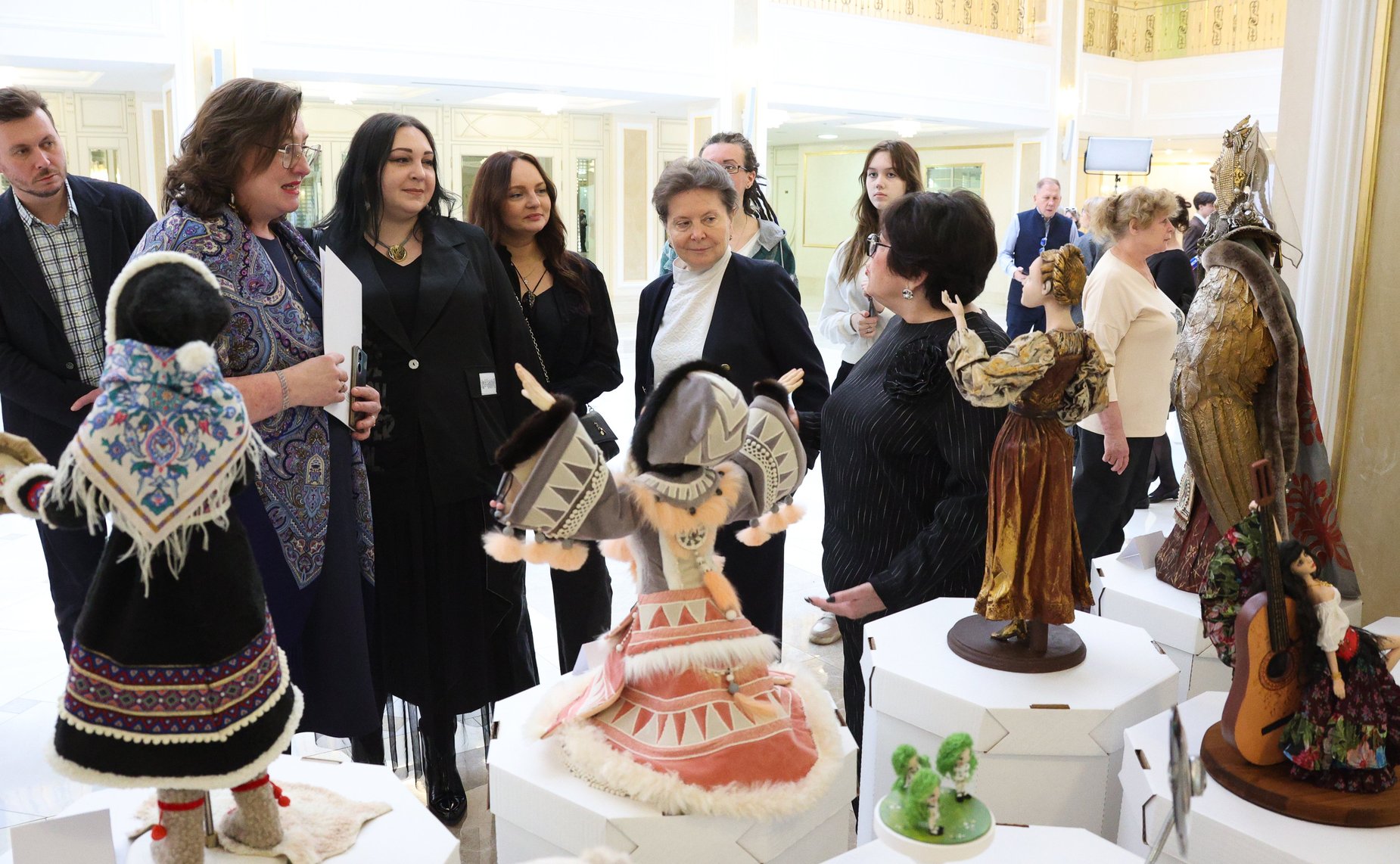 Открытие выставки, приуроченной к Дню народного единства, в рамках Фестиваля православной культуры и традиций малых городов и сельских поселений Руси «София»