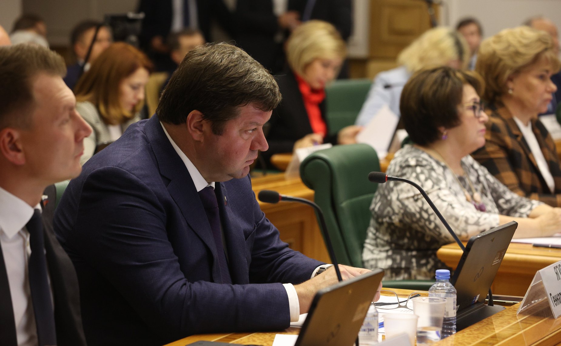 Встреча сенаторов Российской Федерации с Министром строительства и жилищно-коммунального хозяйства РФ Иреком Файзуллиным в формате открытого диалога