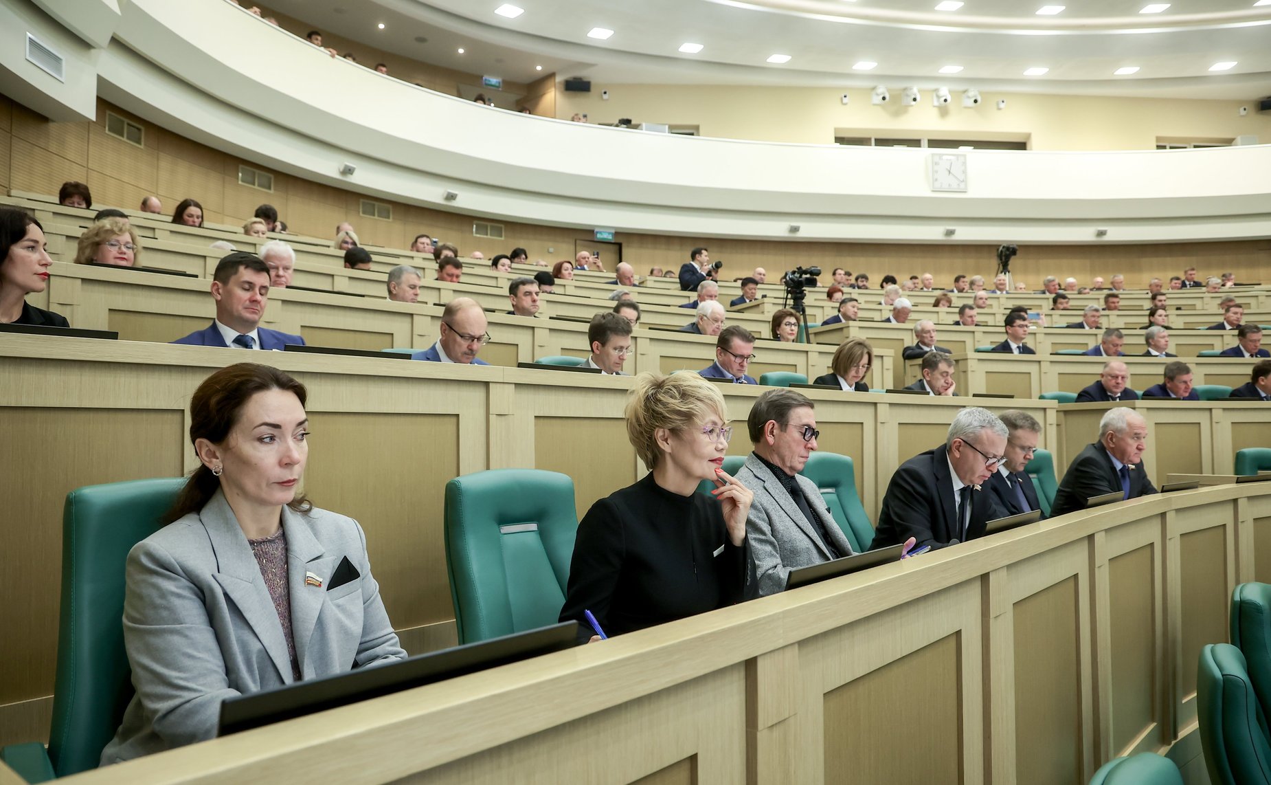 Парламентские слушания на тему «О параметрах проекта федерального бюджета на 2025 год и на плановый период 2026 и 2027 годов»