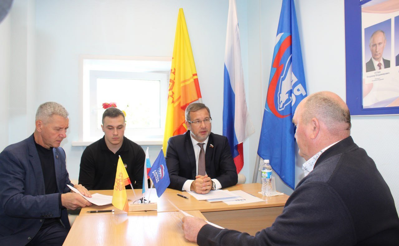 Николай Владимиров провел прием граждан вместе с участником программы «Время СВОих» Иваном Ярусовым