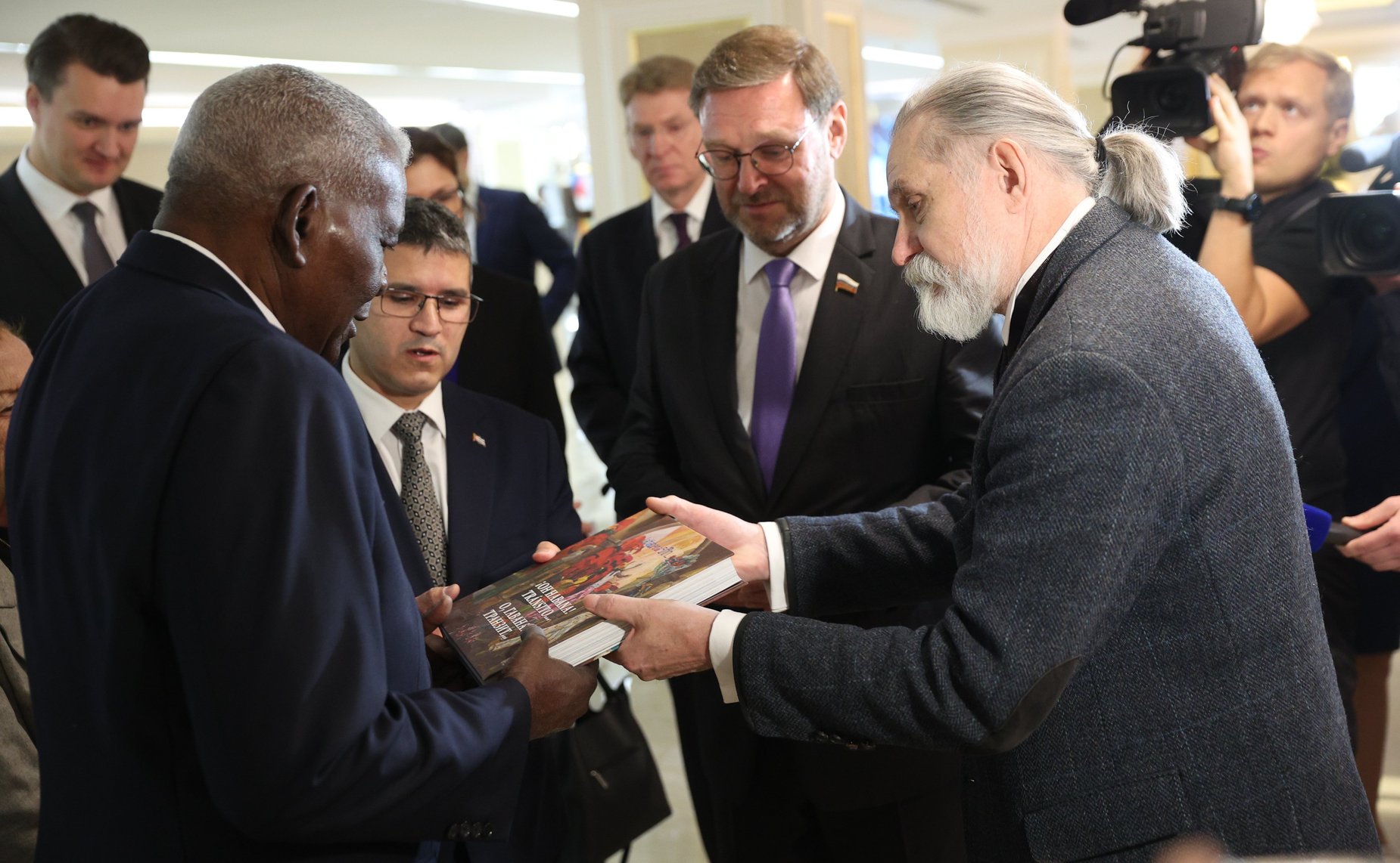 Открытие в Совете Федерации выставки «О, Гавана» Транзит»