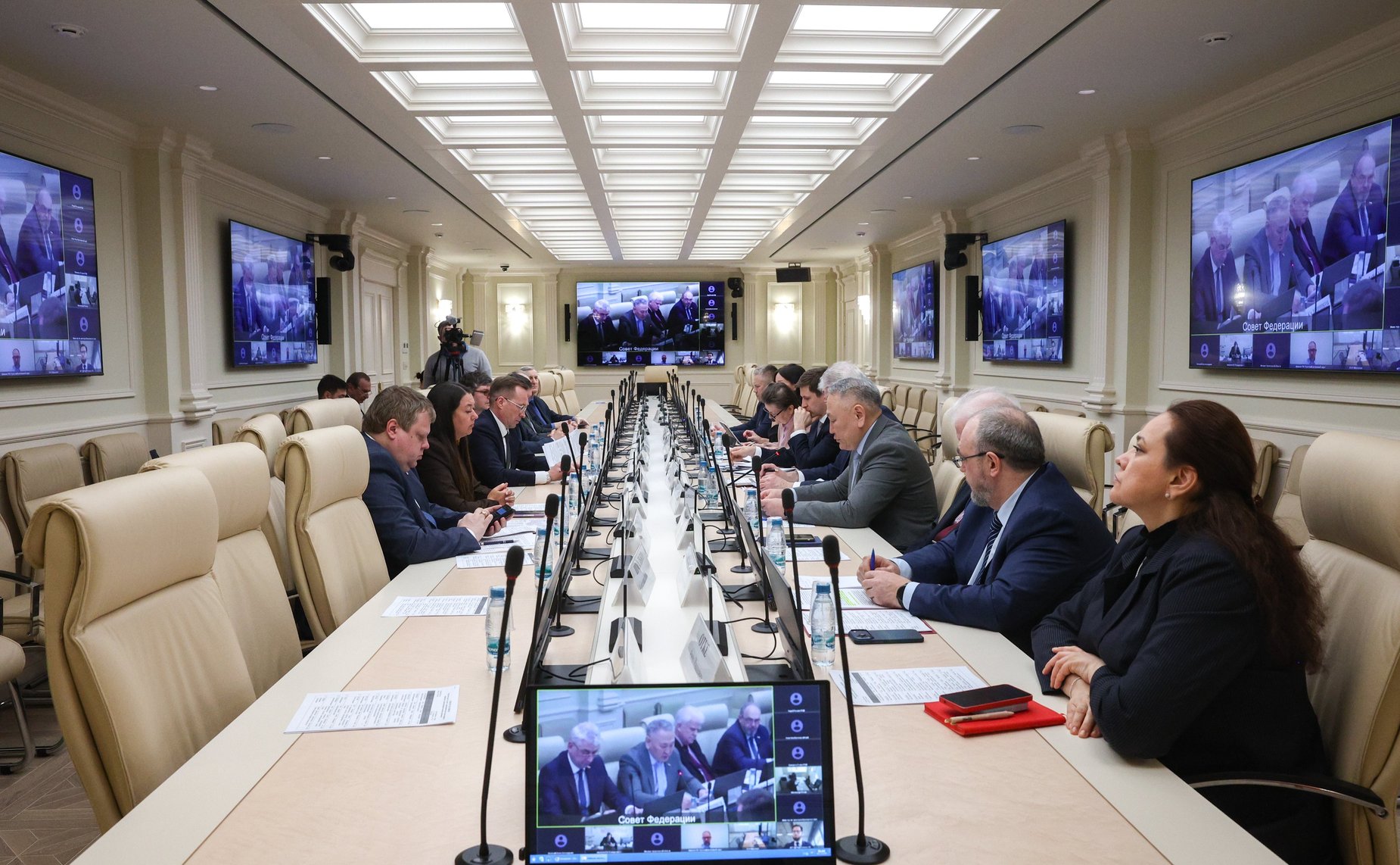 Круглый стол на тему «Арктические порты: новые мощности, судоходство, транспортировка полезных ископаемых»