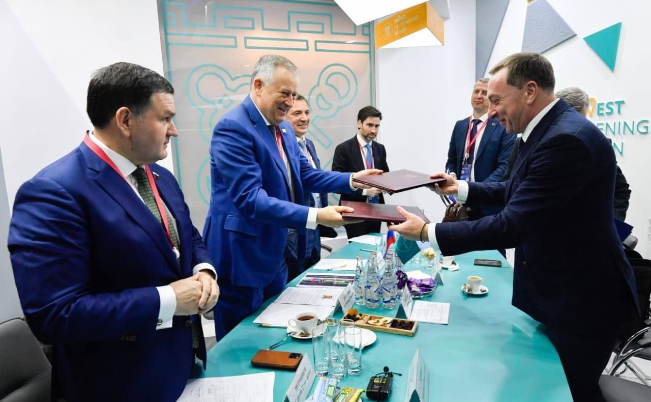 Сергей Перминов ответил на вопросы телеканала «Вместе-РФ» об участии в работе площадки представляемой им в СФ Ленинградской области, о вызовах цифровизации и искусственного интеллекта в условиях геополитической конкуренции и о ситуации на рынке газа Европ