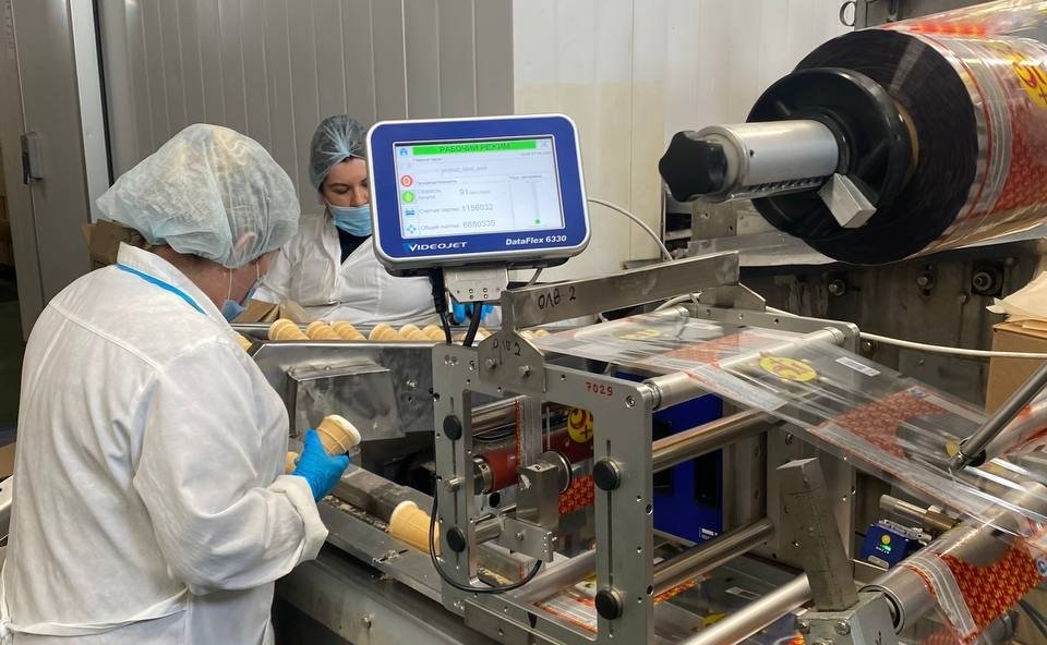 Людмила Талабаева в ходе поездки в регион посетила Владивостокскую «Фабрику Мороженого»