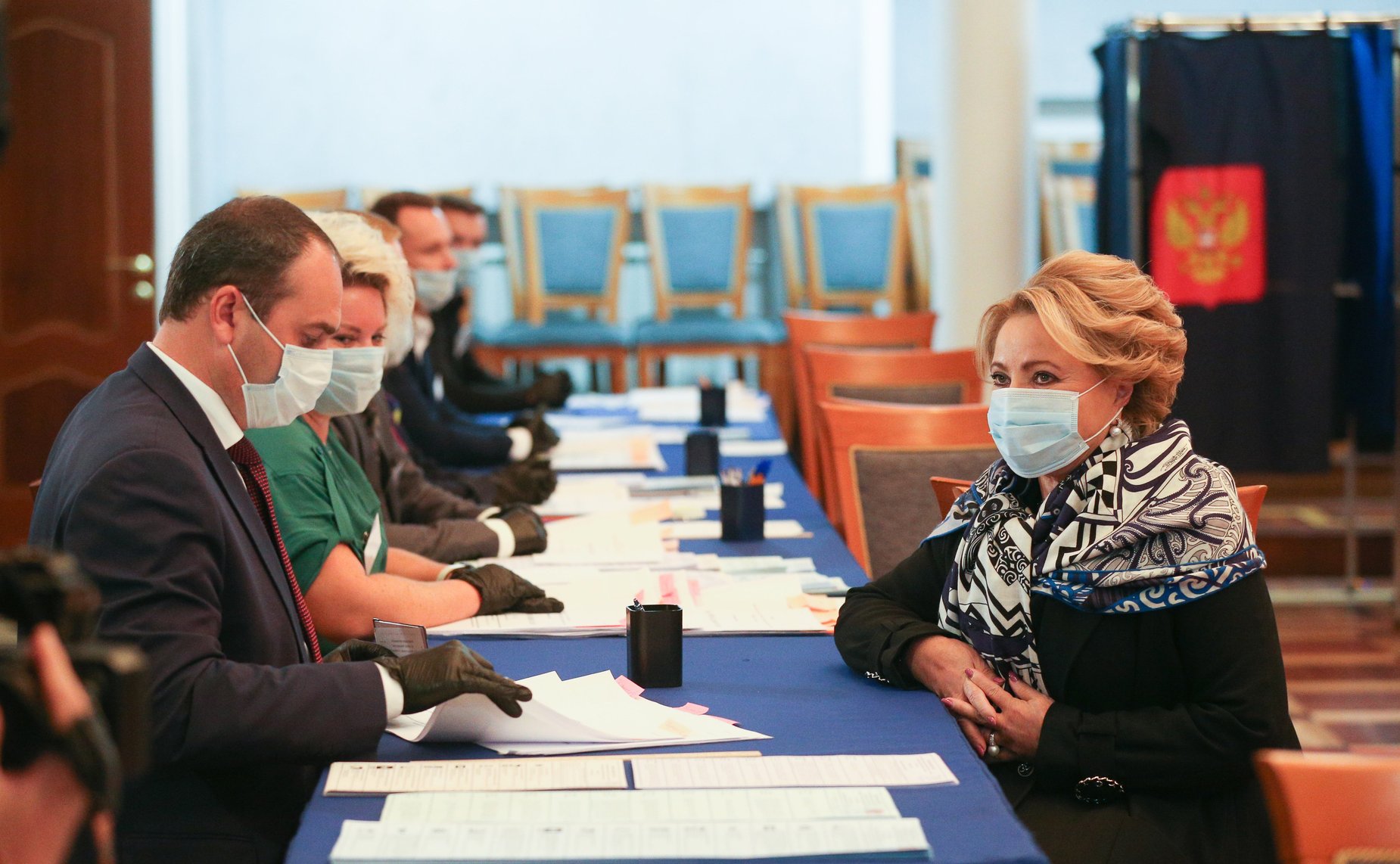 Председатель СФ Валентина Матвиенко приняла участие в голосовании на выборах в Государственную Думу