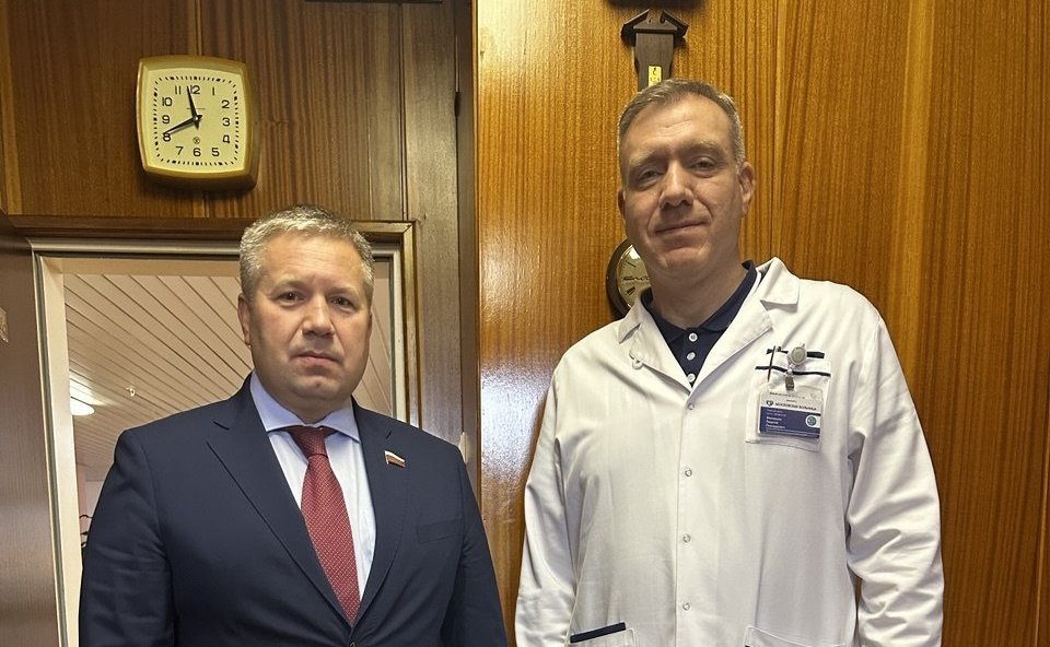 Денис Гусев навестил в госпитале участников СВО из Ненецкого автономного округа