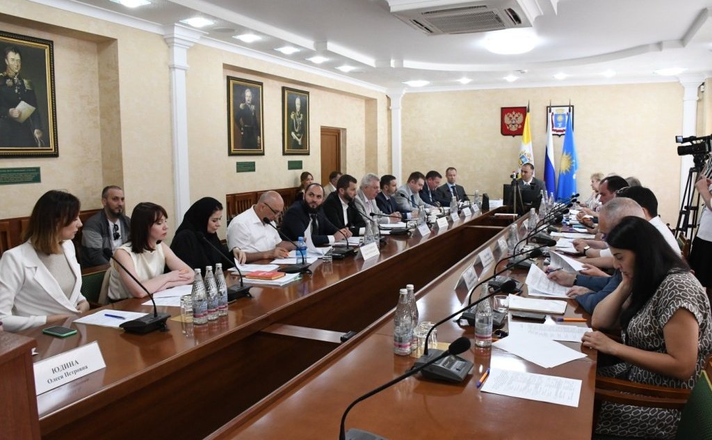 Заместитель председателя Комитета СФ по социальной политике Мохмад Ахмадов провел выездное совещание по вопросу мониторинга реализации положений Федерального закона, направленного на гармонизацию законодательства о спорте