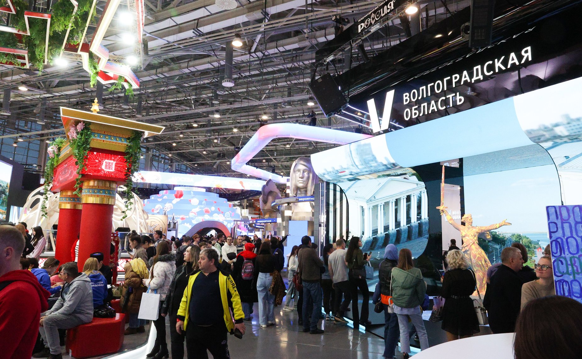 Валентина Матвиенко приняла участие в марафоне Российского общества «Знание», который проходит на Международной выставке-форуме «Россия» на ВДНХ