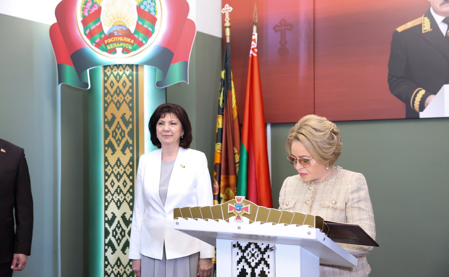 Валентина Матвиенко и Наталья Кочанова начали работу на ХI Форуме регионов Беларуси и России с визита в Полоцк и посещения местного кадетского училища