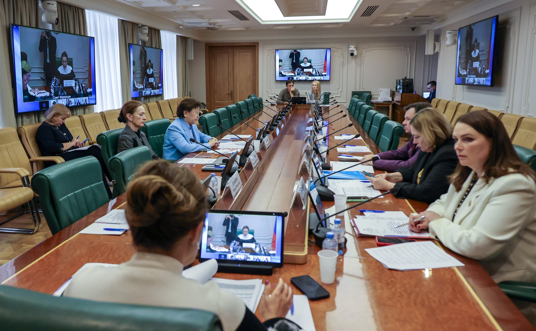 Круглый стол Комитета Совета Федерации по социальной политике на тему «Актуальные вопросы развития системы здравоохранения РФ в сфере охраны здоровья матери и ребенка»