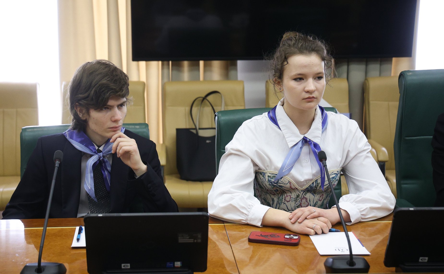 Встреча заместителя Председателя Совета Федерации Юрия Воробьева с учащимися Университетской гимназии МГУ