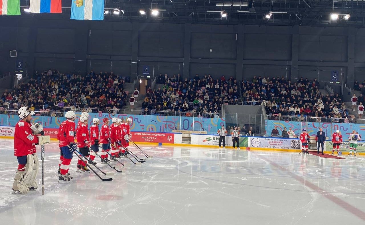 Александр Савин в регионе принял участие открытии хоккейного матча, посвященного 90-летию со дня рождения первого космонавта планеты Юрия Гагарина