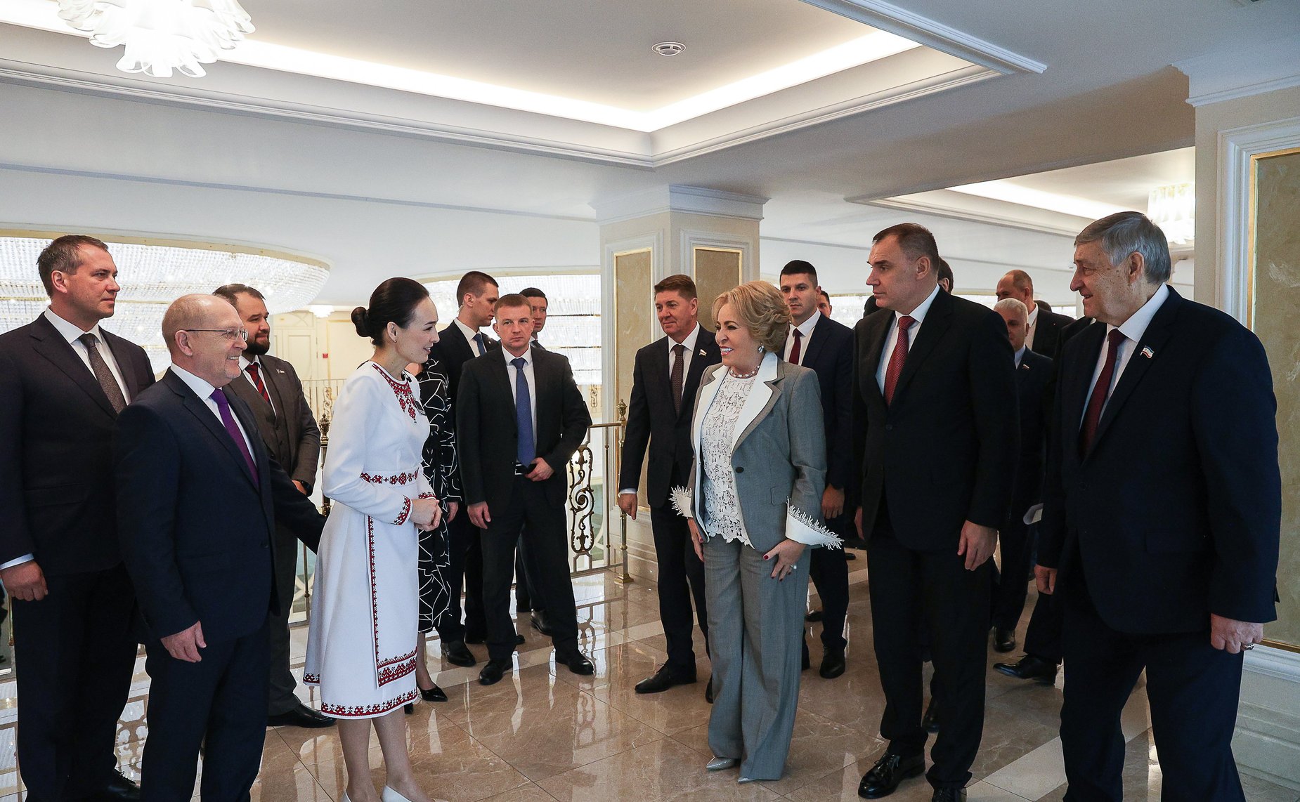 Валентина Матвиенко и Юрий Зайцев осмотрели выставку, посвященную культуре, истории и перспективным направлениям развития Республики Марий Эл