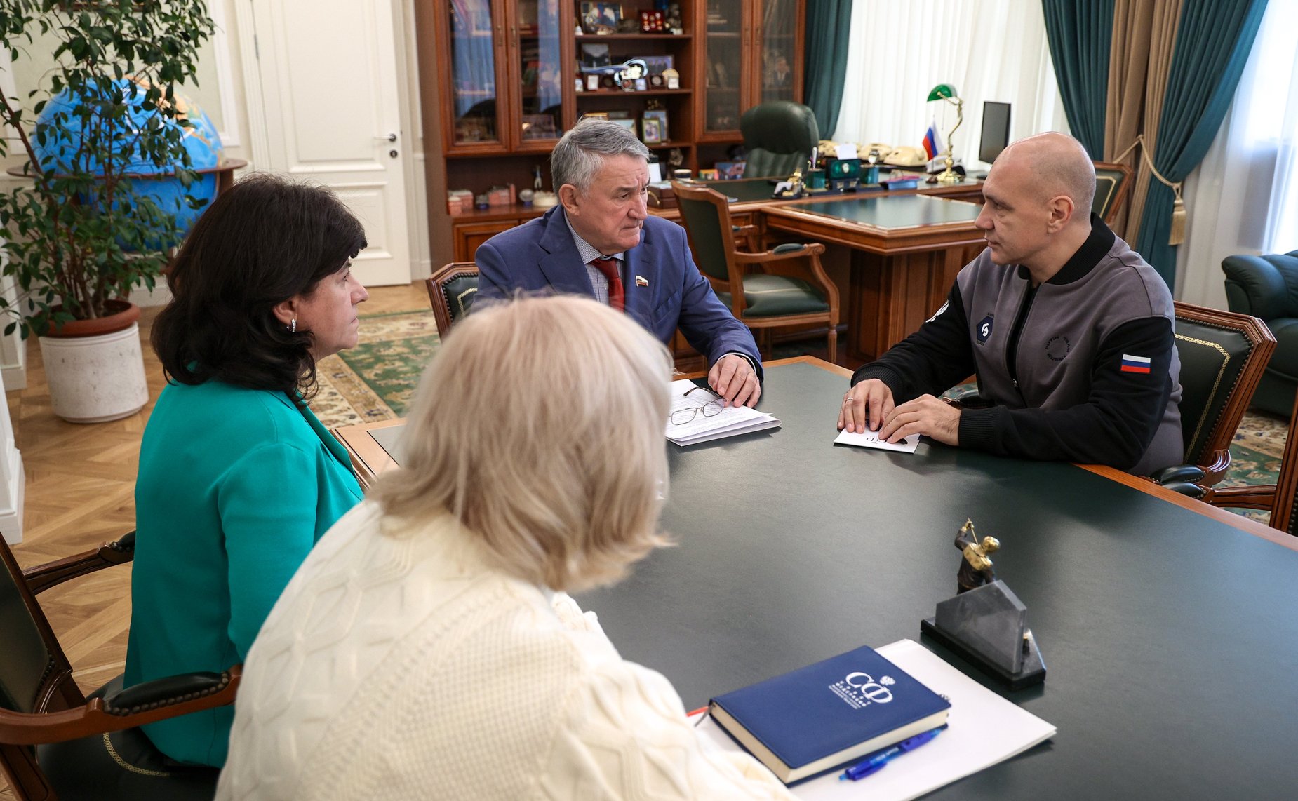 Заместитель Председателя Совета Федерации Юрий Воробьев провел встречу с и.о ректора Вологодского государственного университета