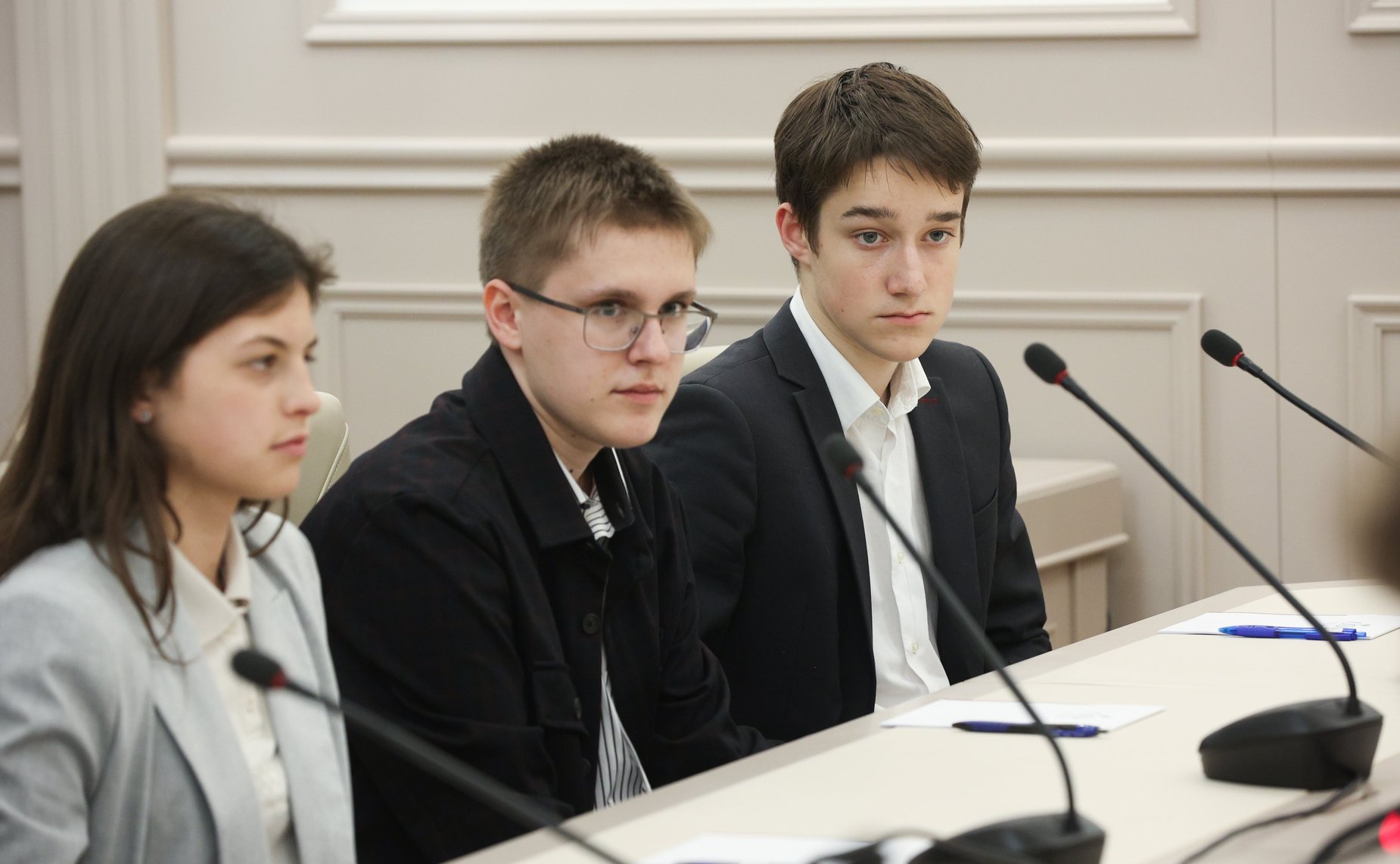 Анатолий Артамонов встретился в Совете Федерации со школьникам из Людиновского района Калужской области