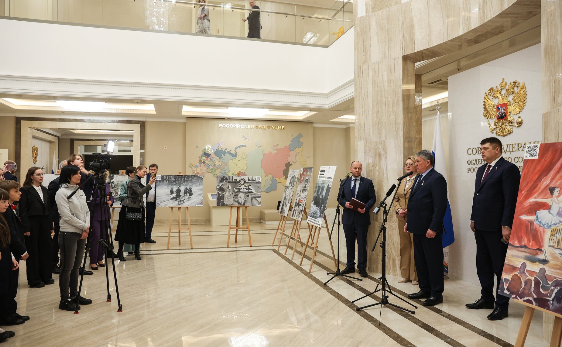 В СФ открылась выставка победителей конкурса детского рисунка к 80-летию прорыва блокады Ленинграда