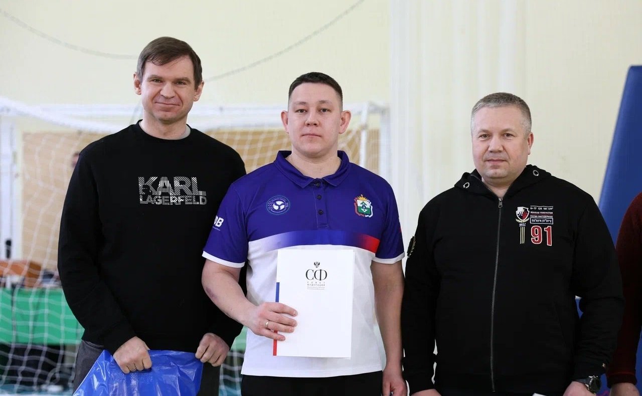 Денис Гусев в рамках работы в регионе побывал в муниципальном образовании «Коткинский сельсовет» Заполярного района