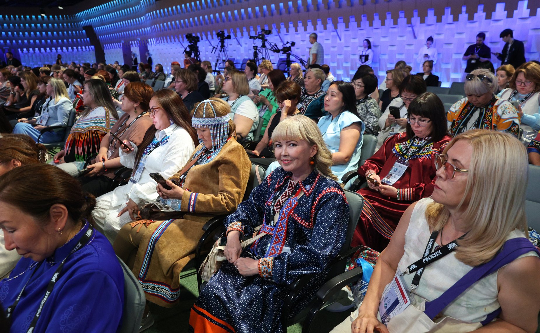 Второй Форум женщин Севера. Пленарная сессия