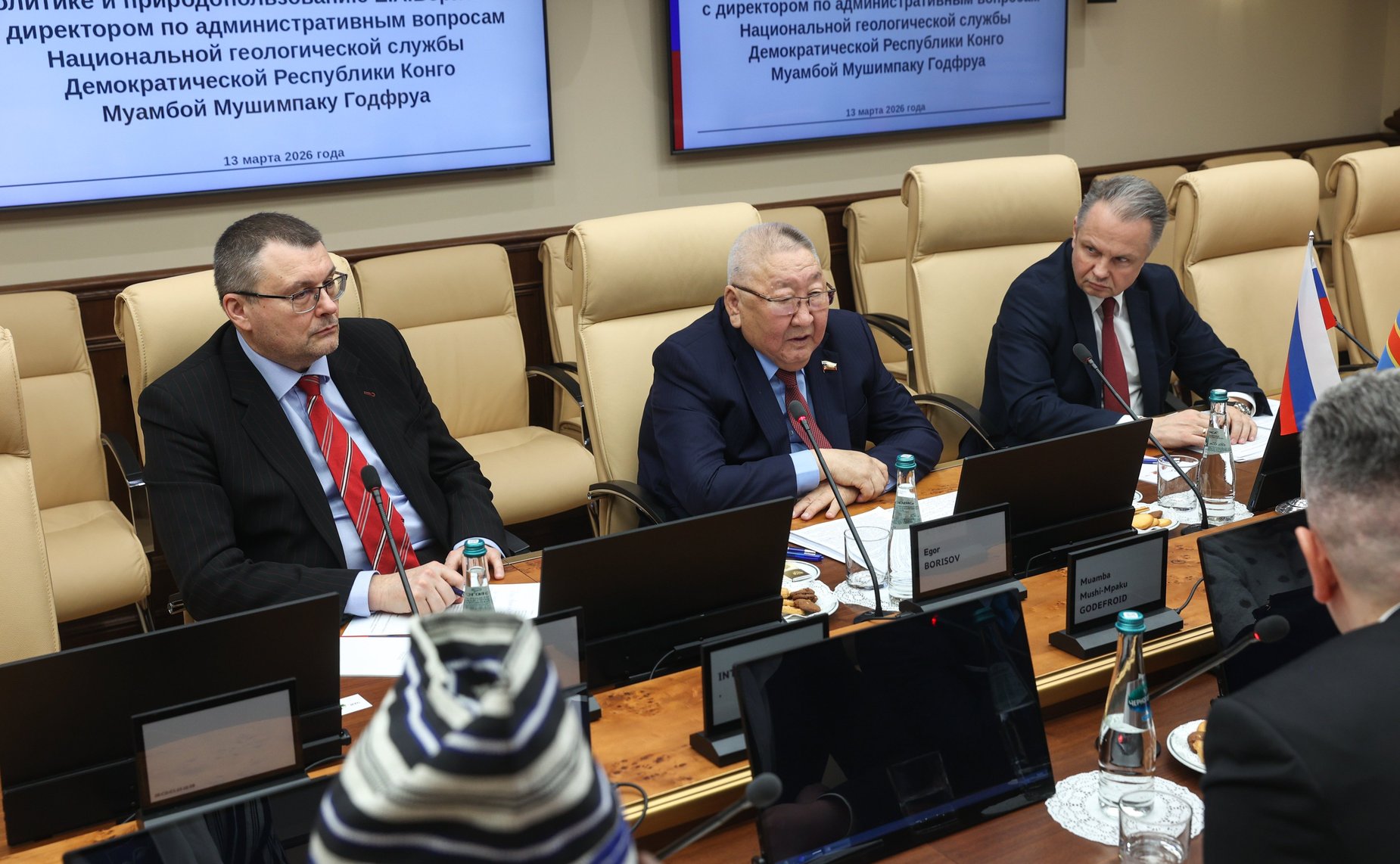 Егор Борисов провел встречу с директором по административным вопросам Национальной геологической службы Демократической Республики Конго Муамбой Мушимпаку Годфруа