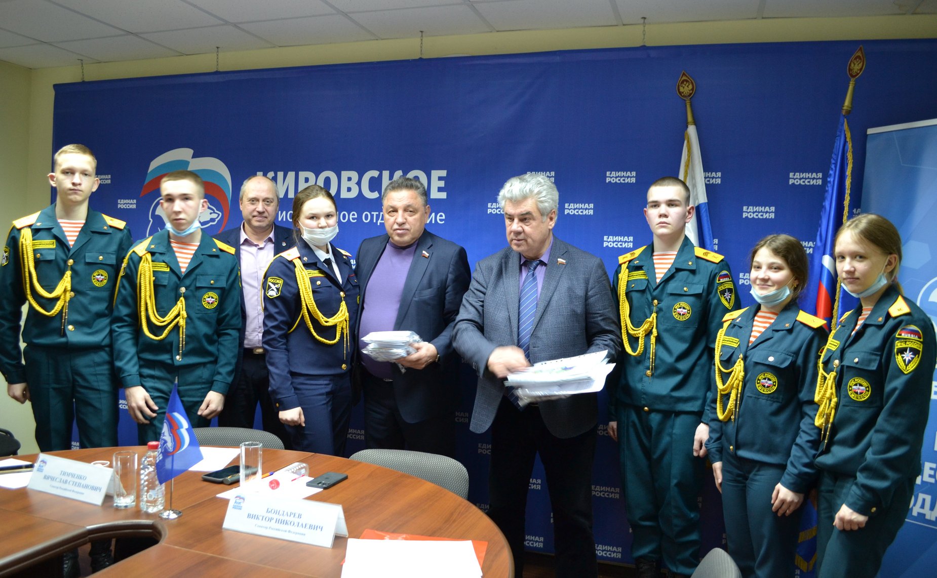Вячеслав Тимченко и Виктор Бондарев провели встречу с кадетами Кировского пожарно-спасательного юридического полицейского колледжа и представителями волонтёрской роты «Боевого братства»