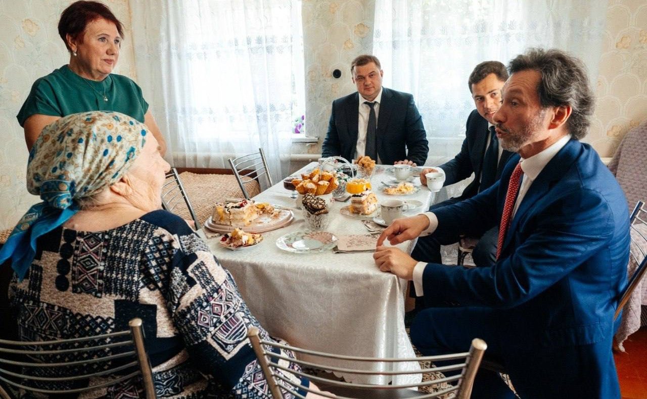 Максим Кавджарадзе помог восстановить дом блокадницы из Задонского района Липецкой области