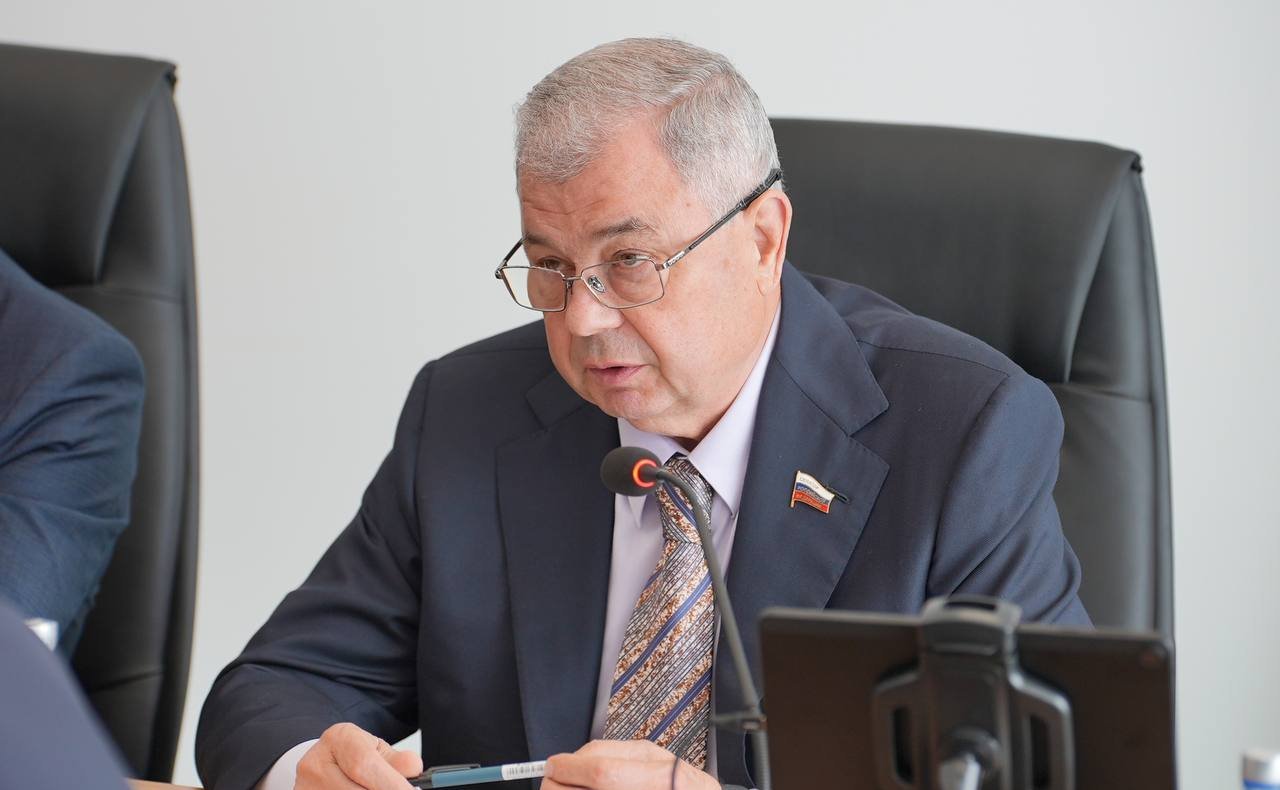 Председатель Комитета СФ по бюджету и финансовым рынкам Анатолий Артамонов