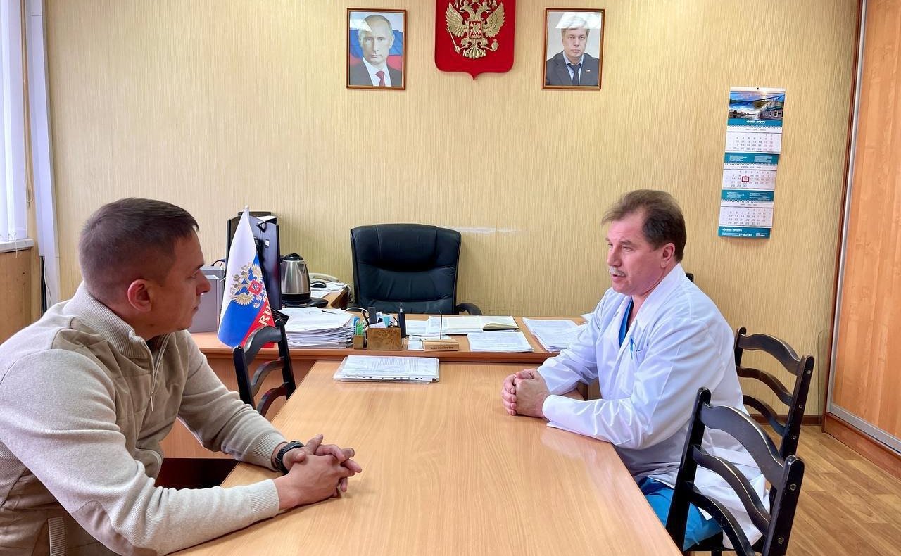 В Сурском районе Айрат Гибатдинов посетил районную больницу, где осмотрел педиатрическое отделение после капитального ремонта и провёл встречу с главным врачом