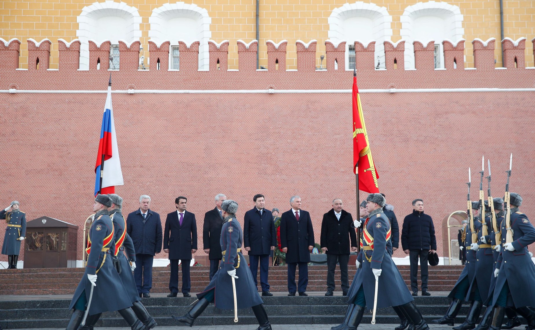 Участие сенаторов РФ в возложении венков и цветов к могиле Неизвестного солдата