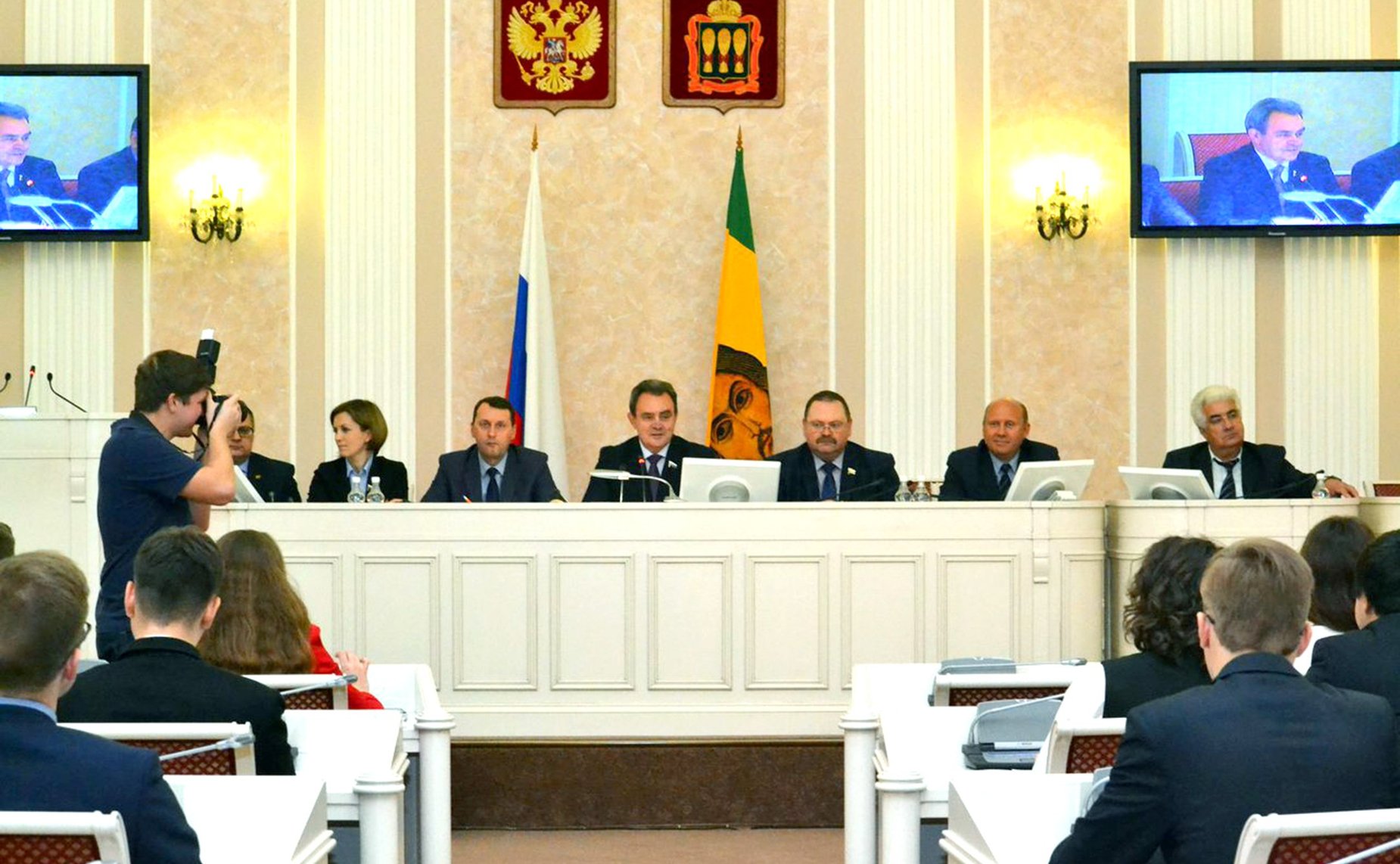 Олег Мельниченко принял участие в первом заседании Молодежного парламента при Законодательном Собрании шестого созыва региона