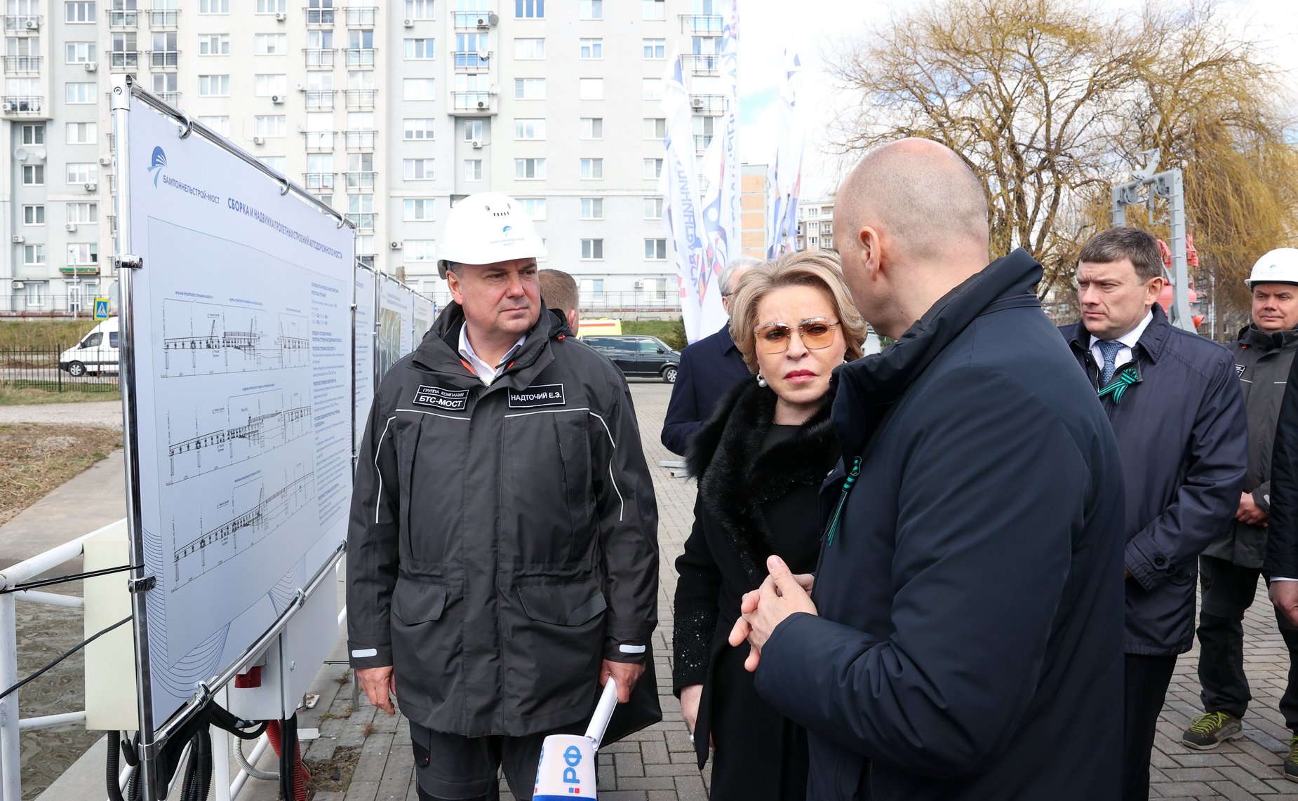 Валентина Матвиенко ознакомилась с ходом строительства нового автодорожного моста в Калининграде через реку Преголю