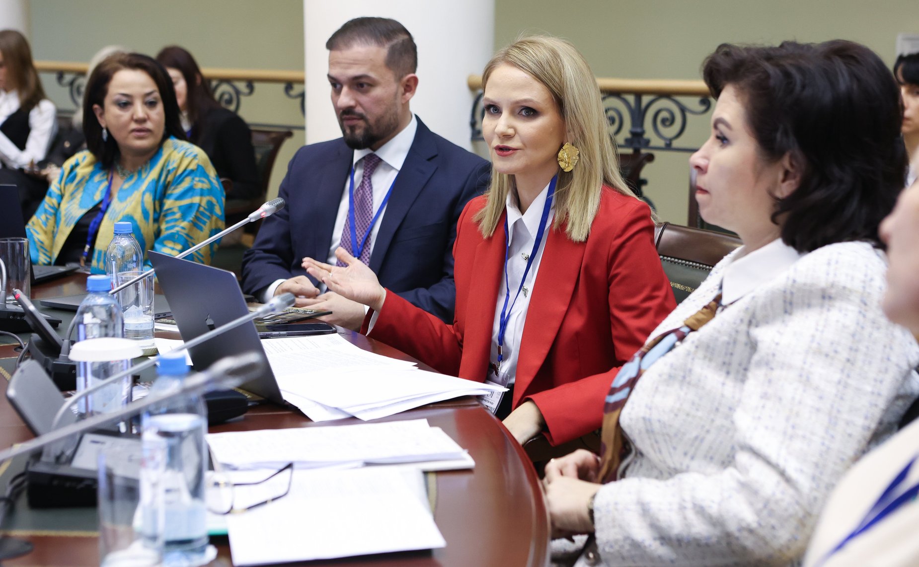 Круглый стол «Роль государственных и инвестиционных программ поддержки, а также маркетинговых стратегий в развитии легкой промышленности на пространстве СНГ». III международный форум «Содружество моды»