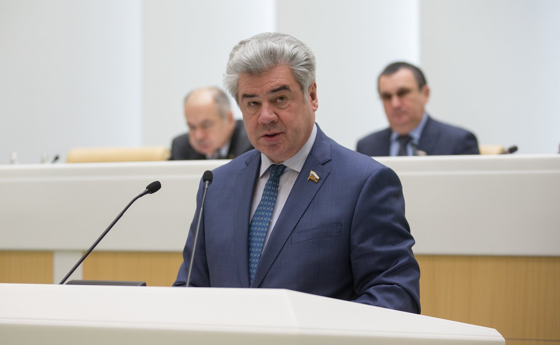 В. Бондарев