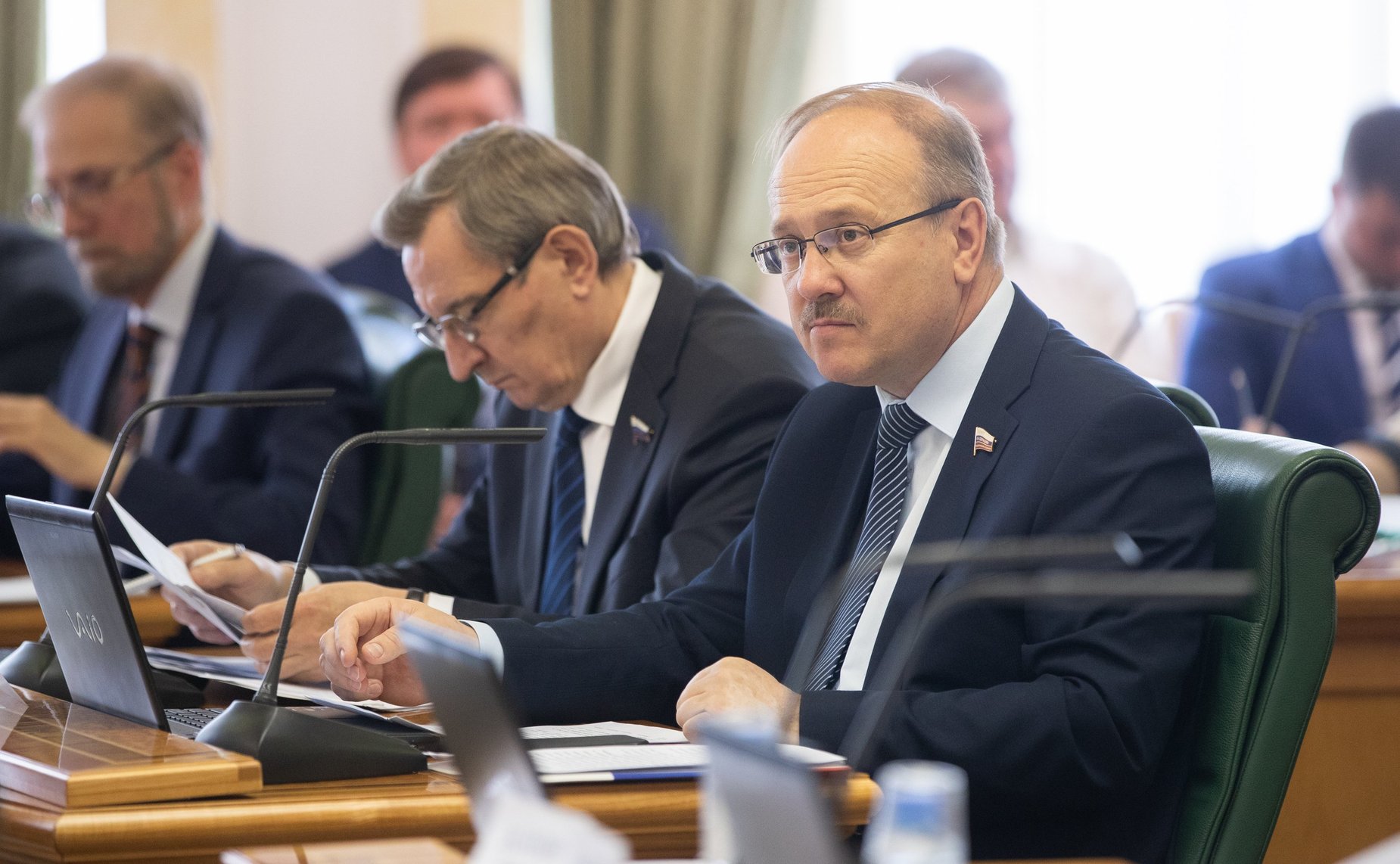 В. Иконников