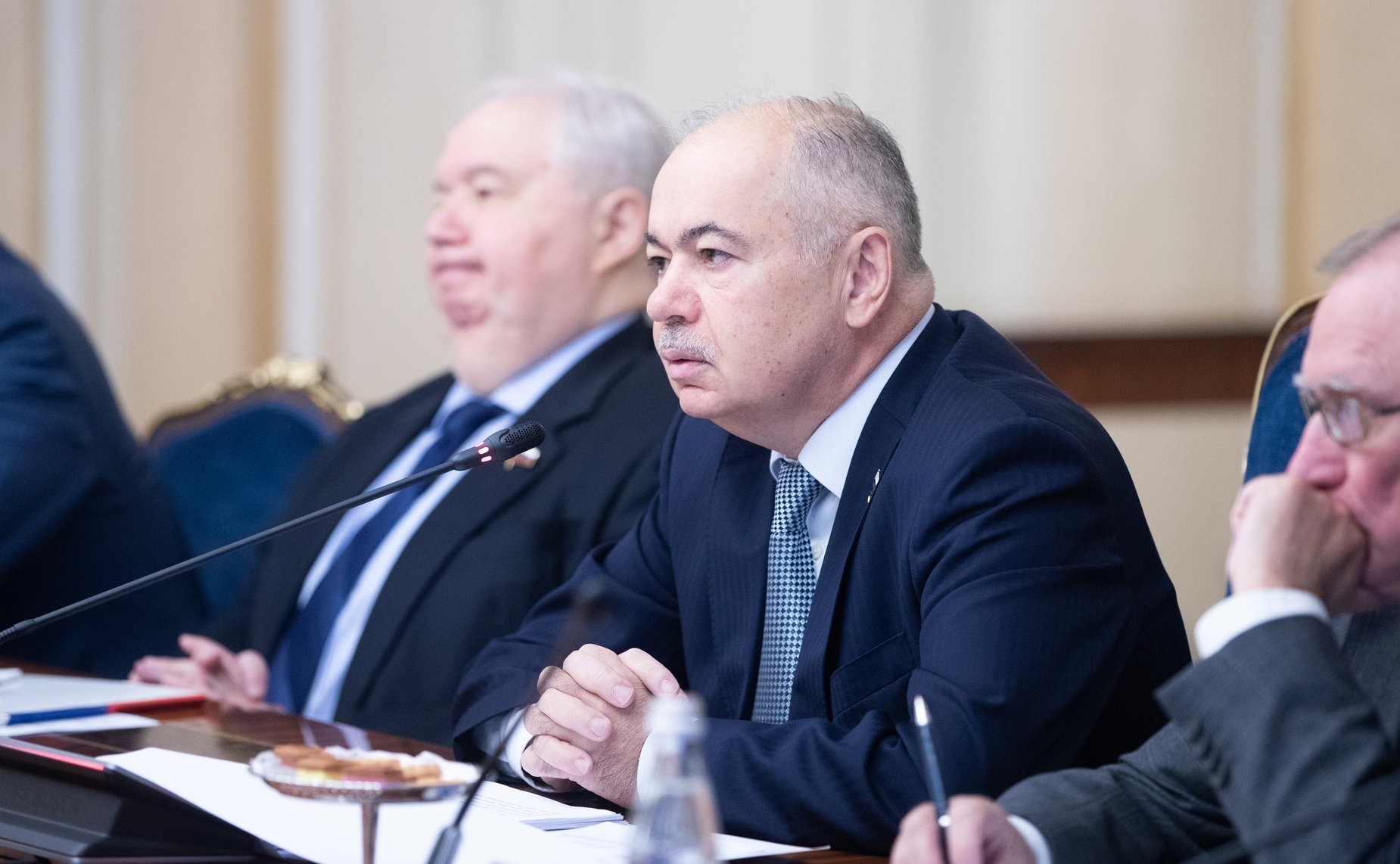 И. Умаханов