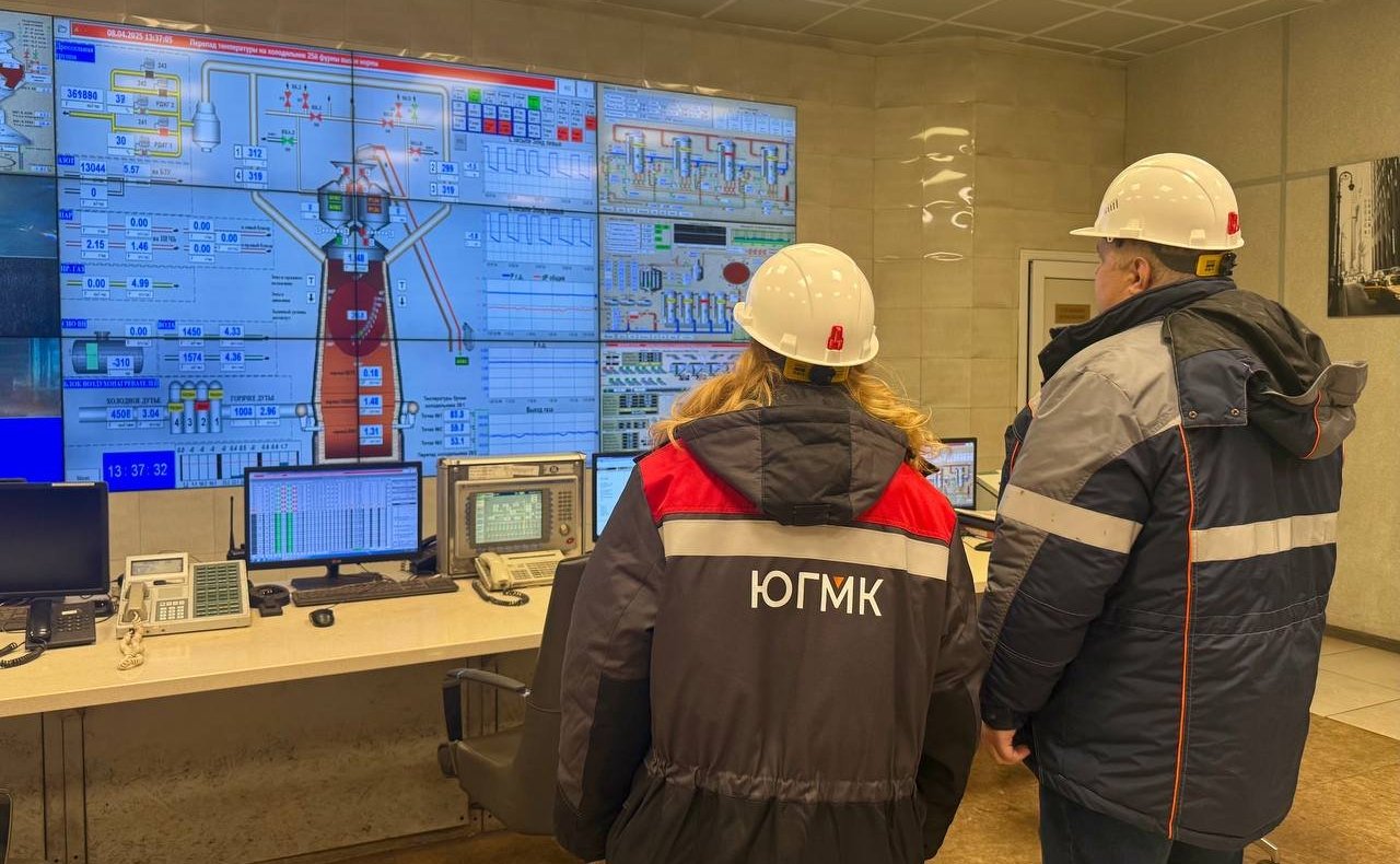 Дарья Лантратова совместно с министром промышленности и торговли ЛНР Владиславом Варшавским посетила Алчевский металлургический комбинат